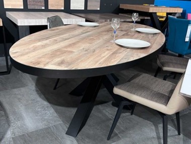 Table ovale fixe