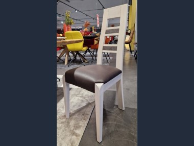 Chaise en bois +...