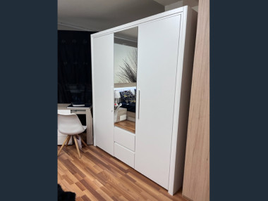 Armoire portes battantes