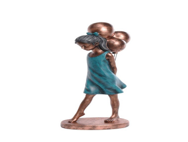 FILLE AVEC 3 BALLONS DE PROFIL