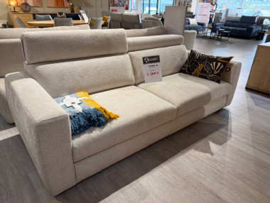 Canapé avec têtières réglables