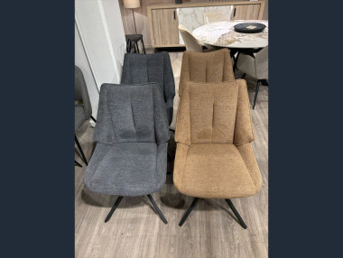 LOT DE 2 CHAISES PIVOTANTE...