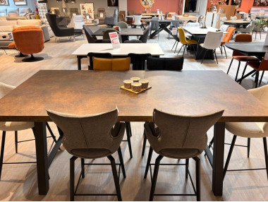 TABLE HAUTE