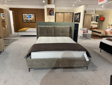 MATELAS AVEC TETE DE LIT