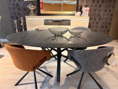 TABLE OVALE
