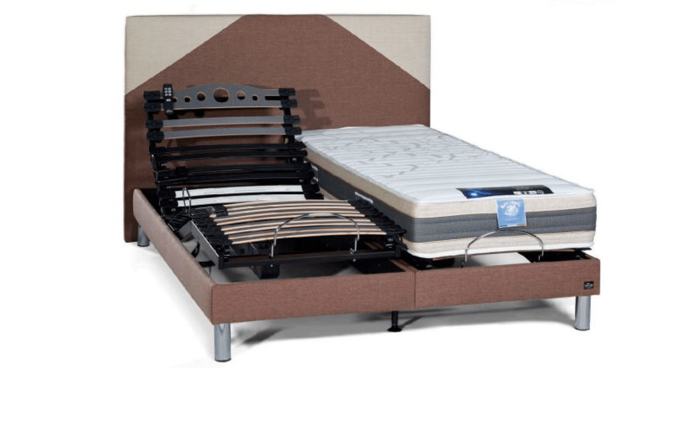 Un cadre de lit en tissu marron avec un sommier  lattes partiellement relev  et un matelas pos    c t .  Description g n r e par IA