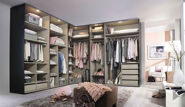 Une armoire de chambre adaptée à votre dressing